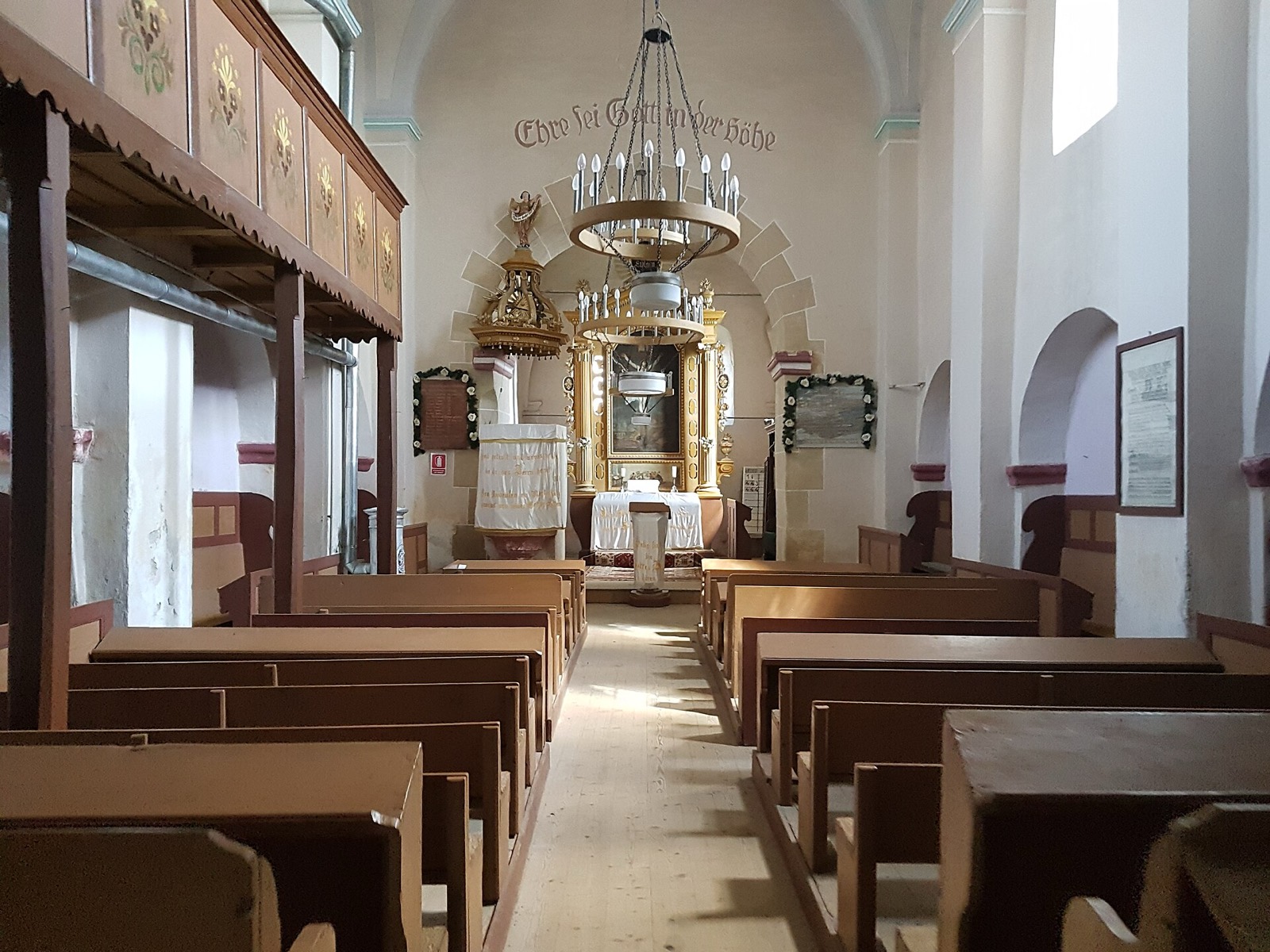Interiorul bisericii