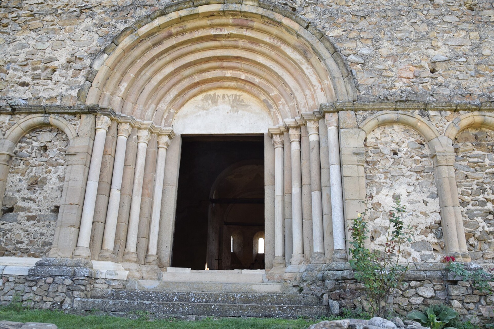 Portalul romanic de vest
