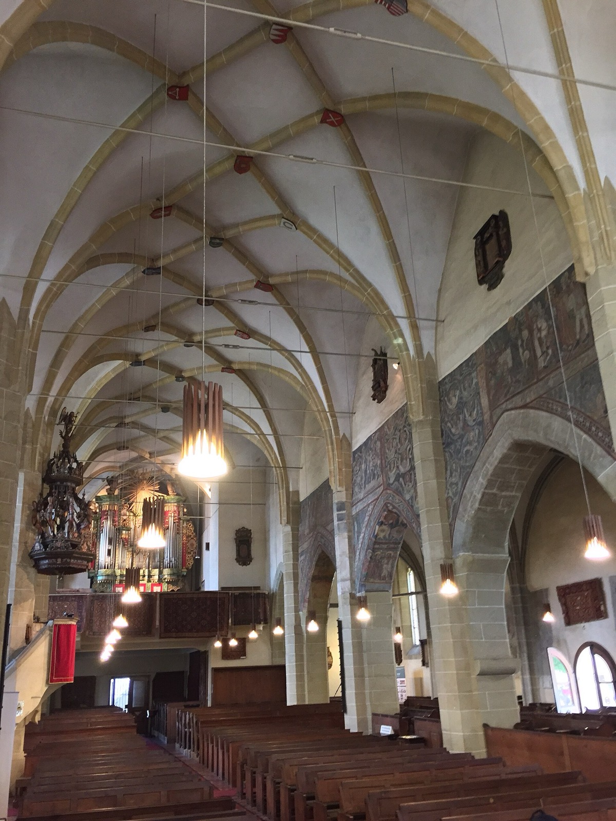 Interiorul bisericii