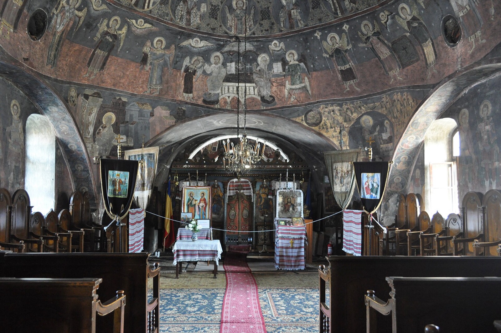 Interiorul bisericii