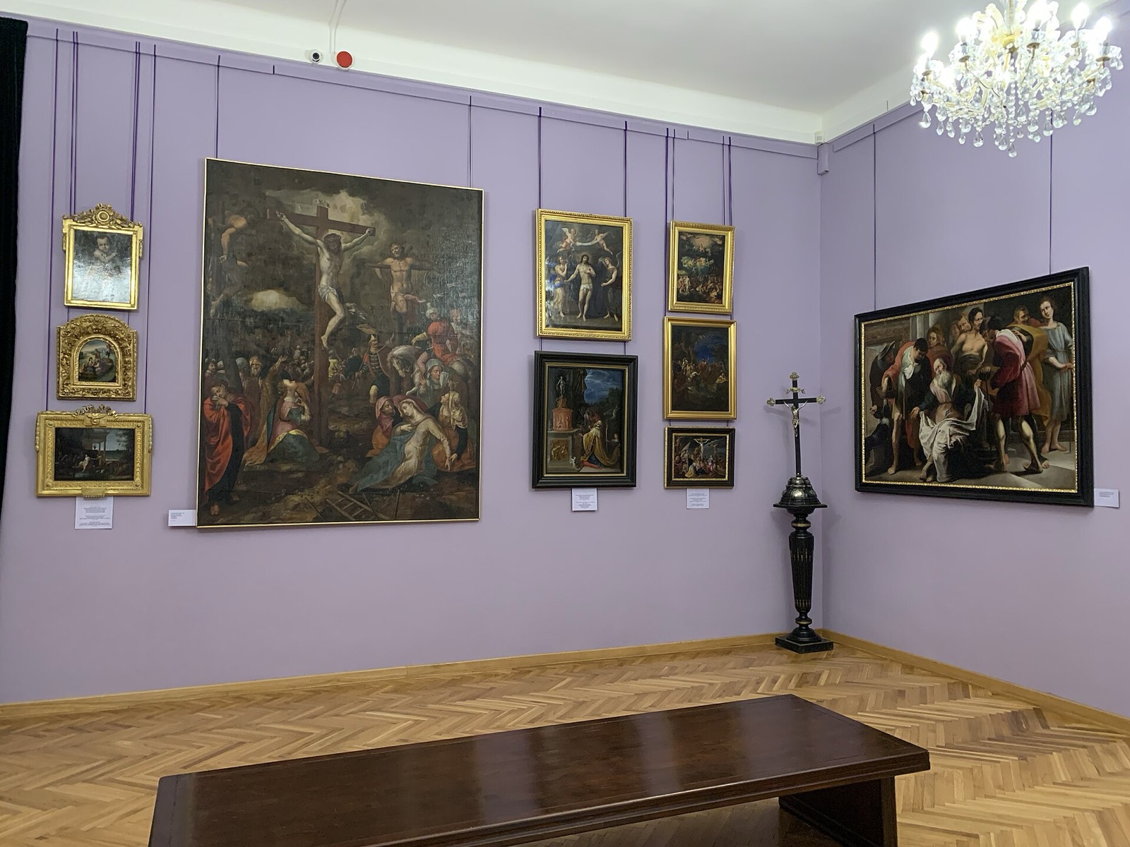 Sală din galeria de artă europeană