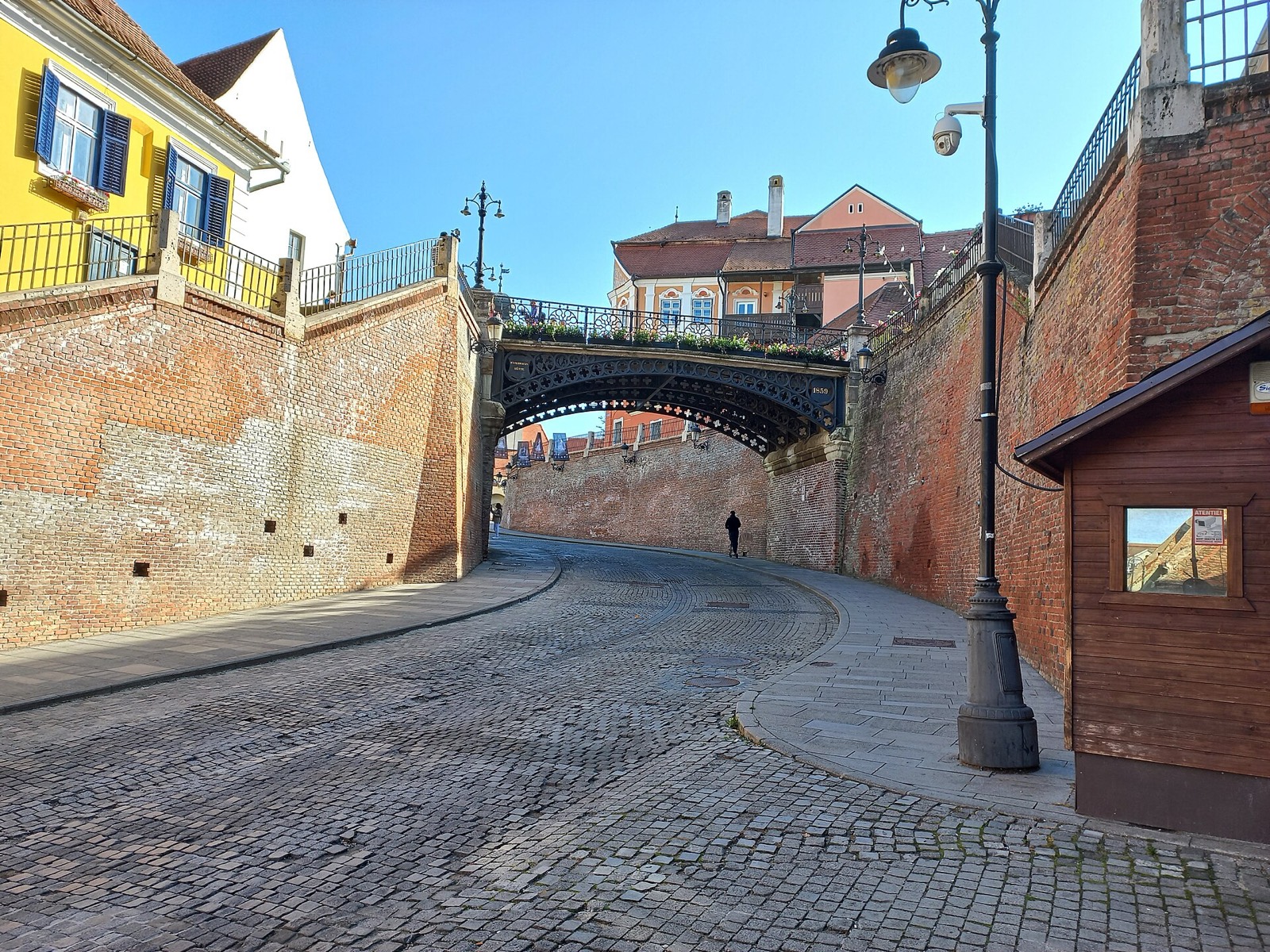 Podul văzut din Strada Ocnei